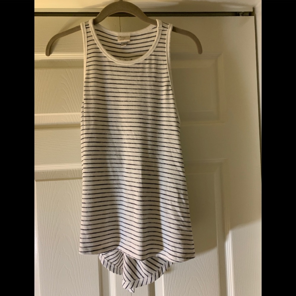 Sleeveless shirt